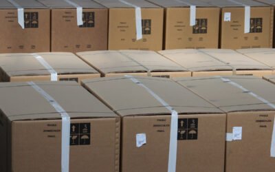Koerier verduistert ruim 500 telefoons